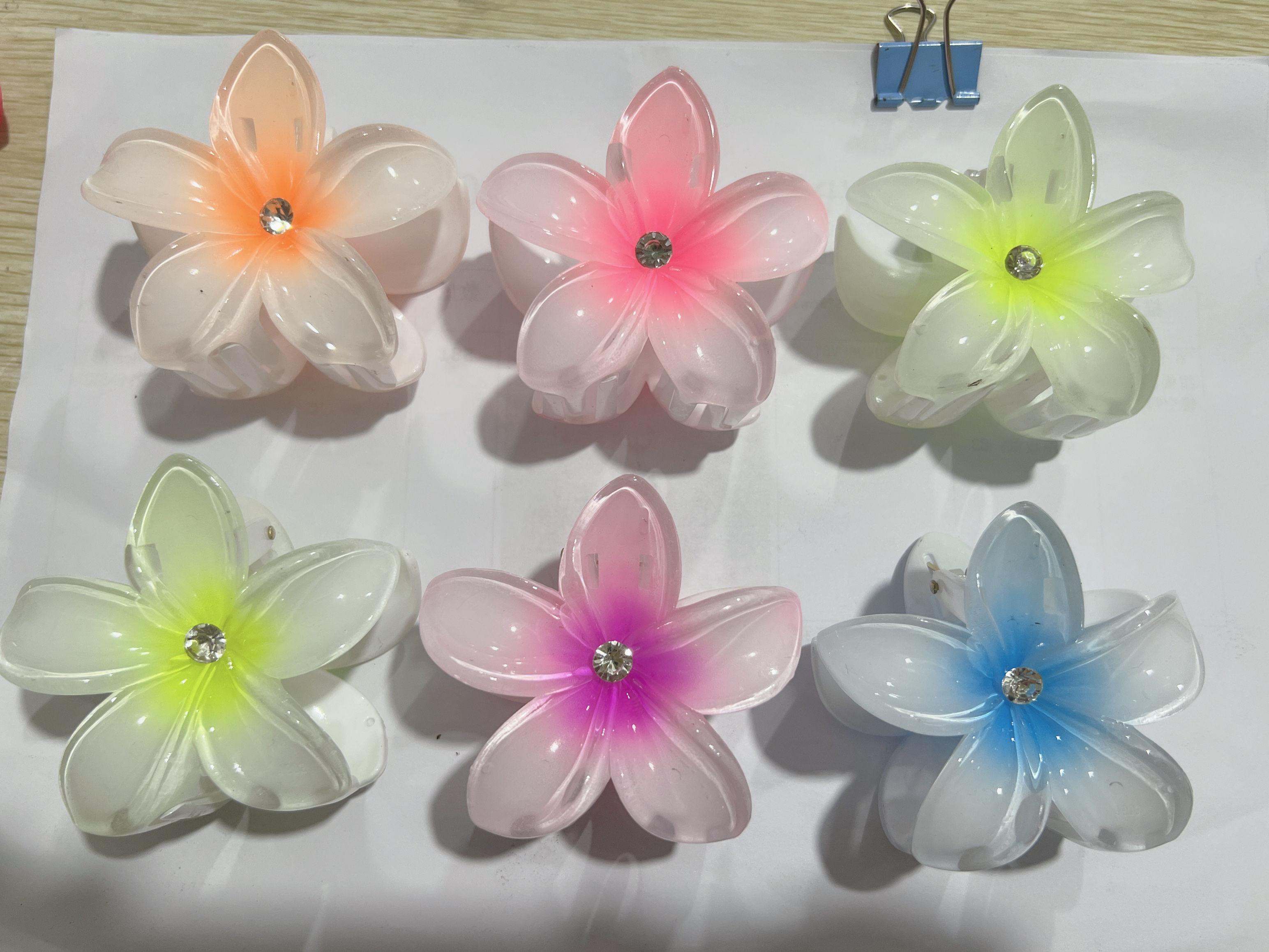8cm new reverse-spray frangipani, seaside vacation hairpin and hair accessory gripper Specification image