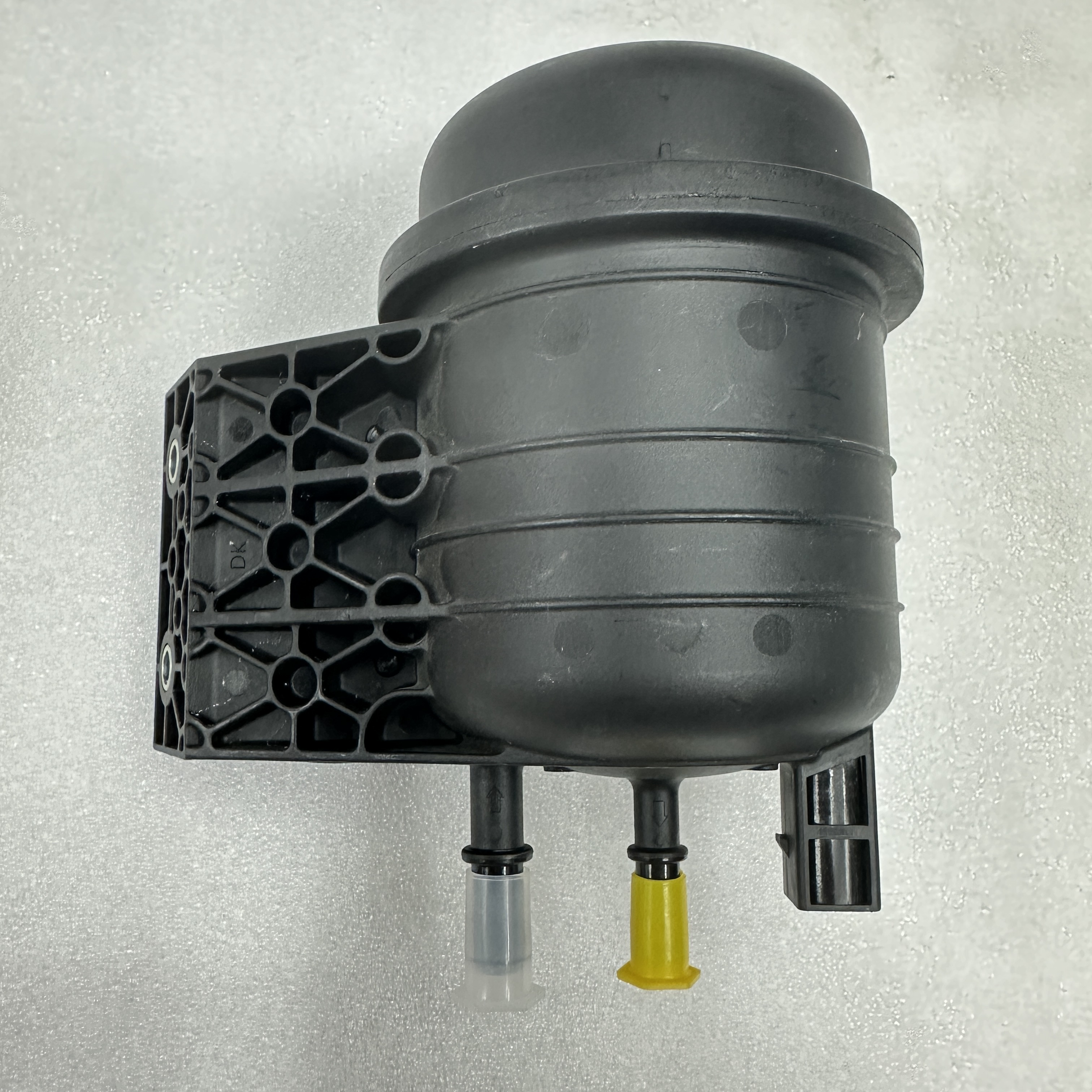 Automotive parts suitable for Volvo XC40 engine filtration system fuel filter 31679237