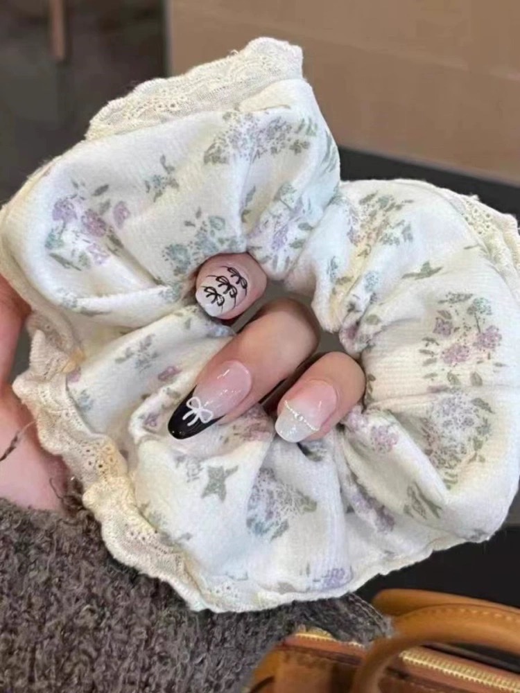 DIY hair cord accessories, base hair cord, diy creative hand-woven hair accessories, headwear, simple and fashionable women's hair accessories Application Scenario