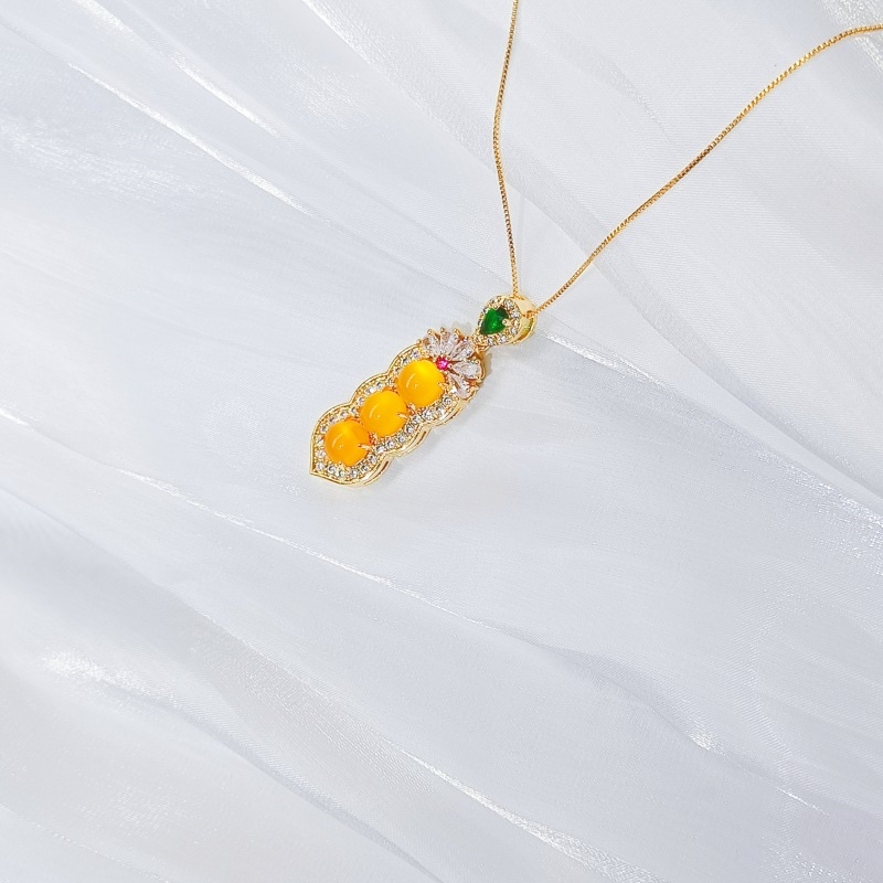 18k金保色四季豆吊坠项托镶嵌天然玉髓福豆吊坠微镶锆石满钻空托细节图