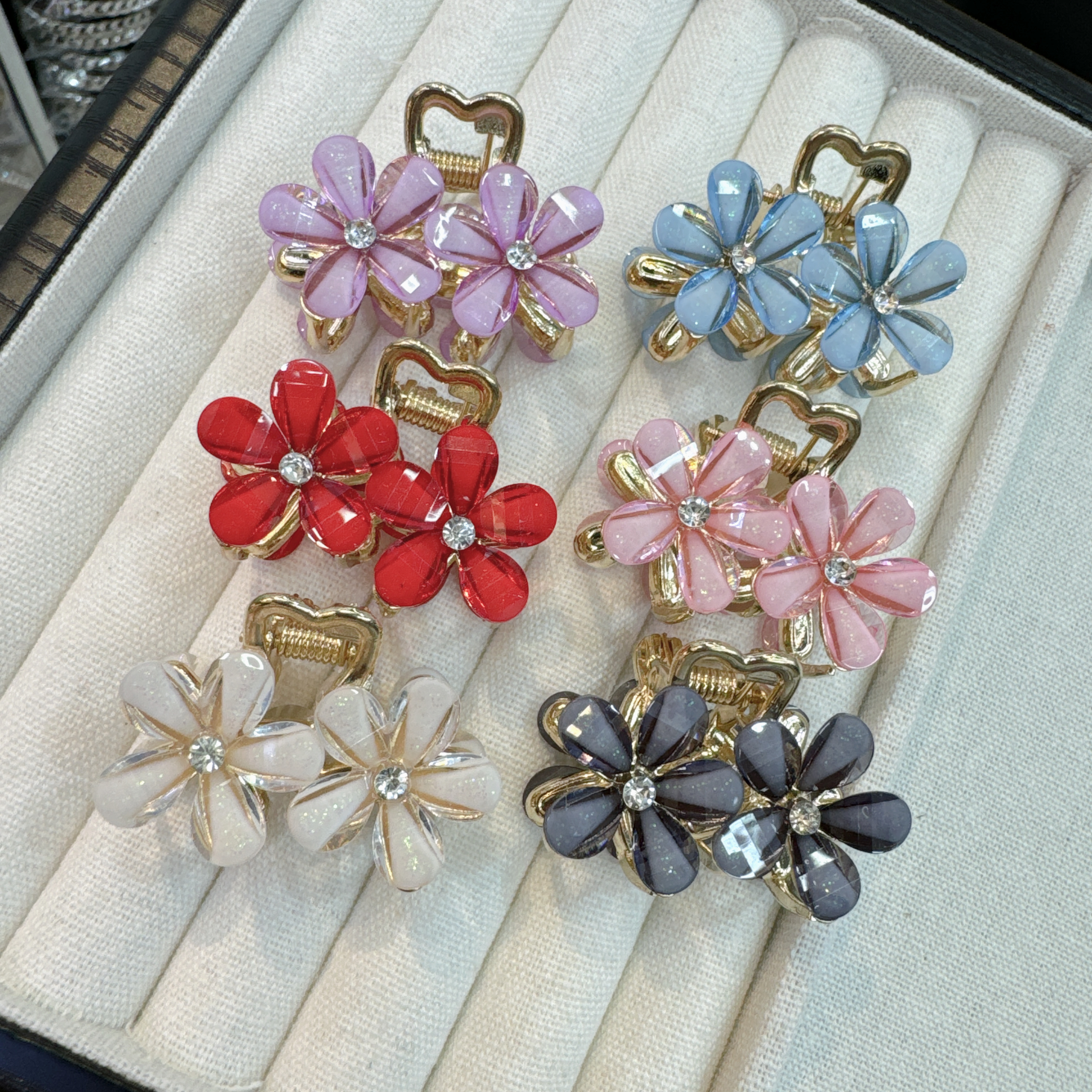 2023年新款水晶花朵抓夹女中号盘发夹抓夹网红鲨鱼夹发卡头饰2023年新款水晶花朵抓夹女中号盘发夹抓夹网红鲨鱼夹发卡头饰