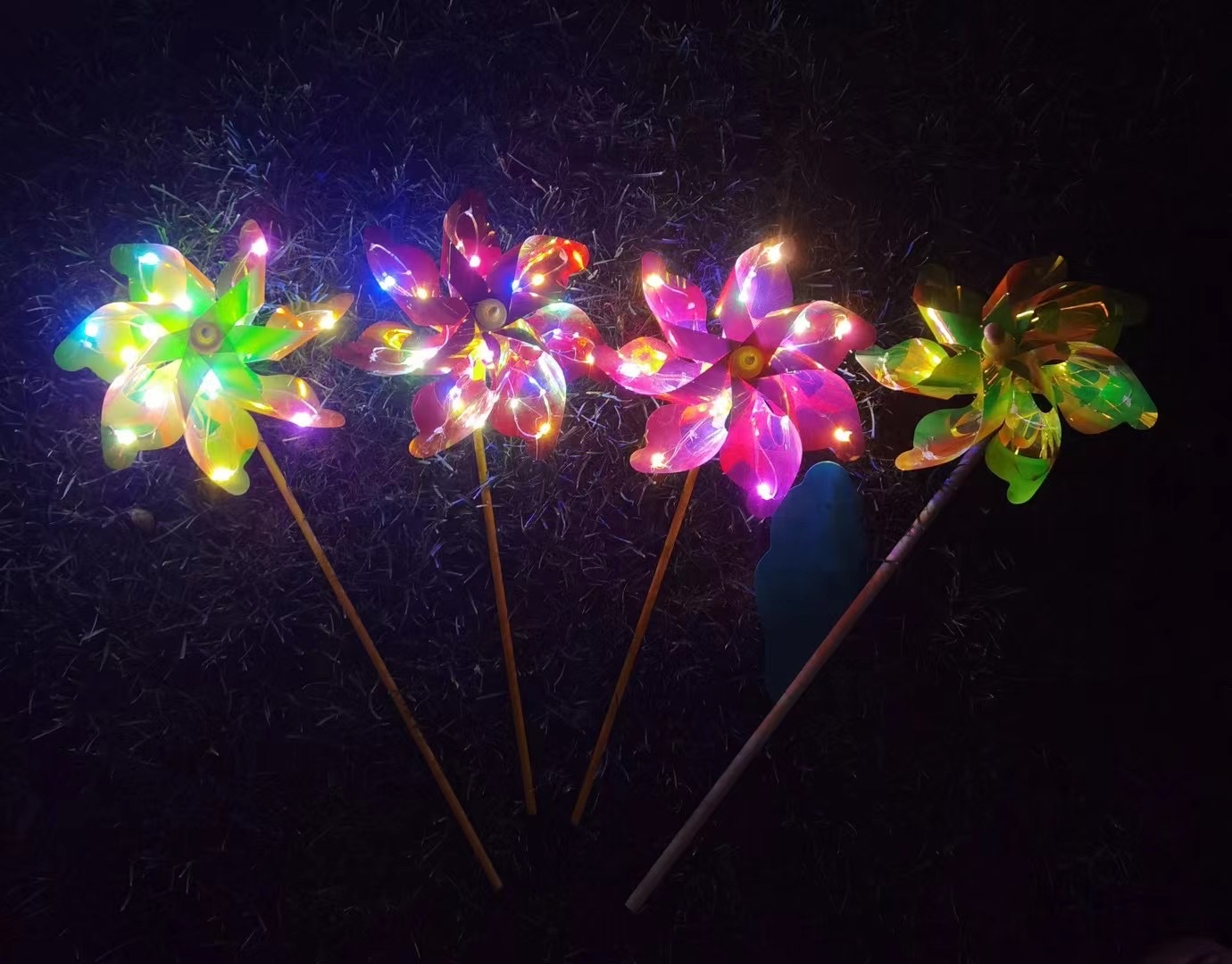 玩具风车 景区夜光彩色小风车儿童玩具玩具发光玩具