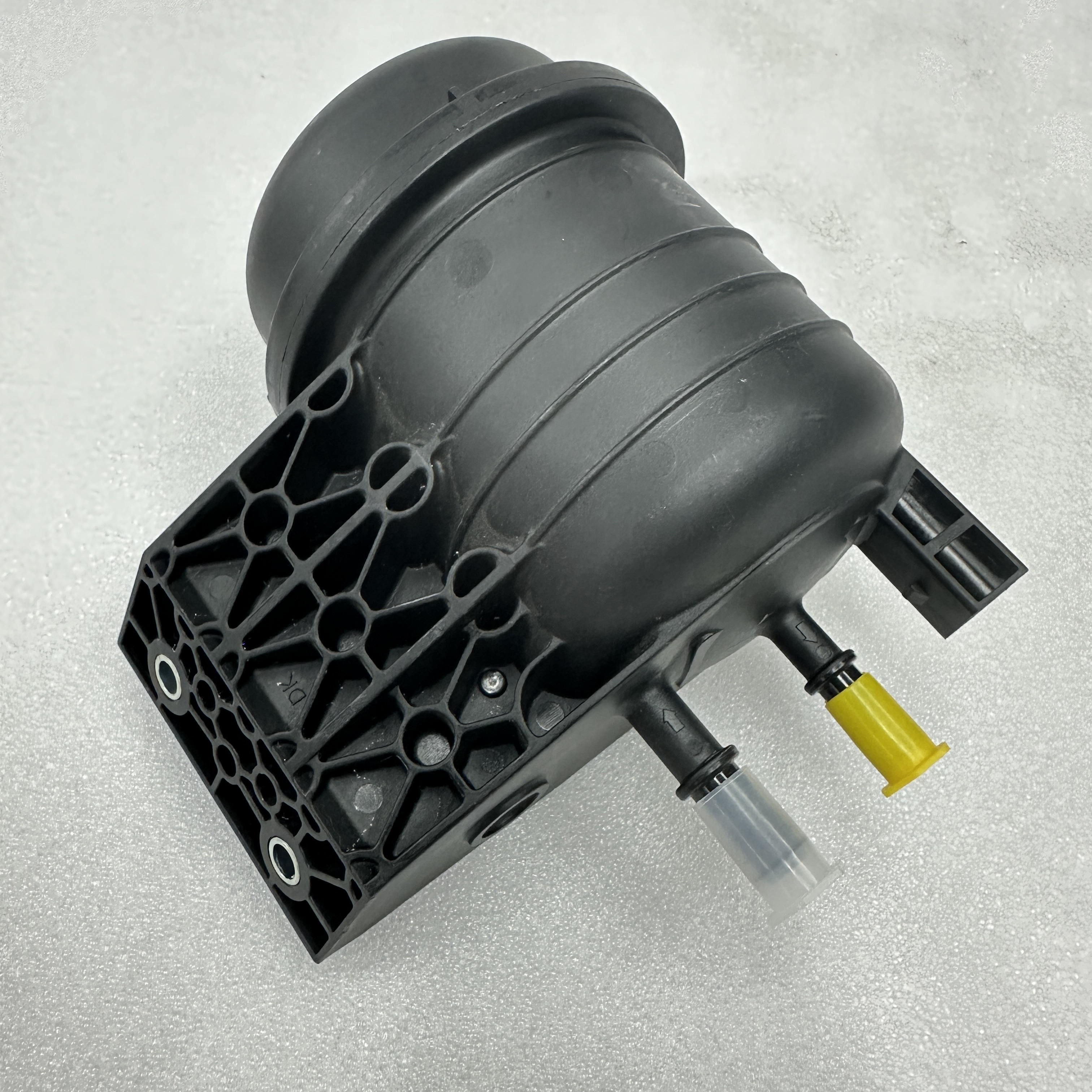 Automotive parts suitable for Volvo XC40 engine filtration system fuel filter 31679237 Item Picture