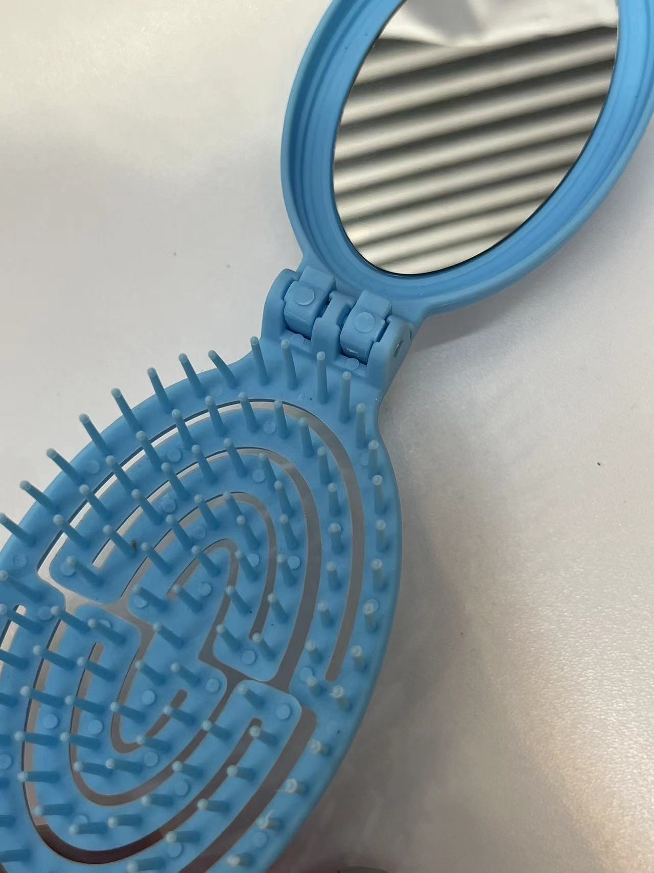 儿童卡通镜梳，折叠镜梳，多功能，方便携带镜子化妆镜化妆镜台镜浴室镜镜子镜子化妆镜白底实物图