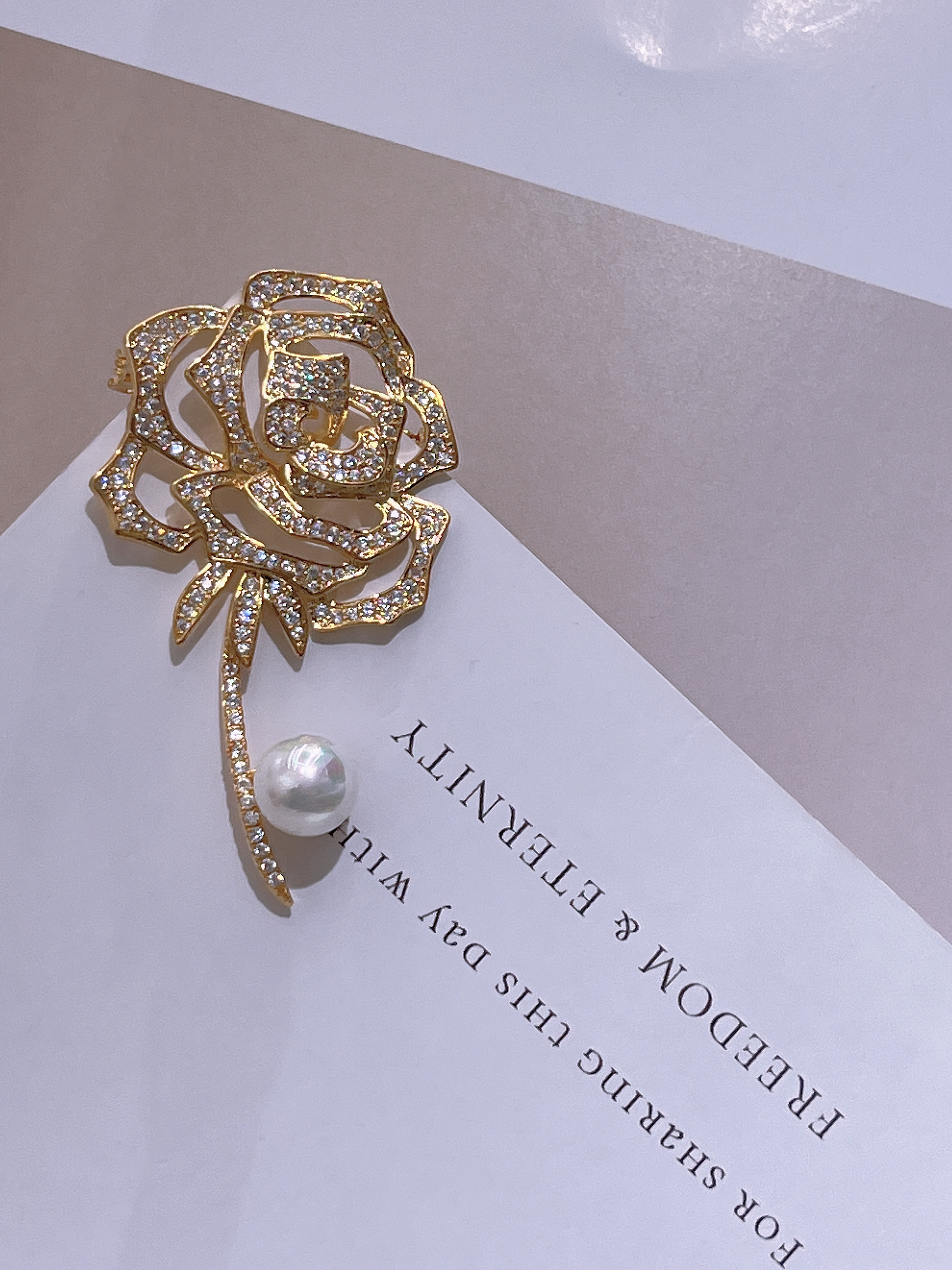 11040850金色玫瑰花胸针高档女简约高级感胸花吊坠两用产品图