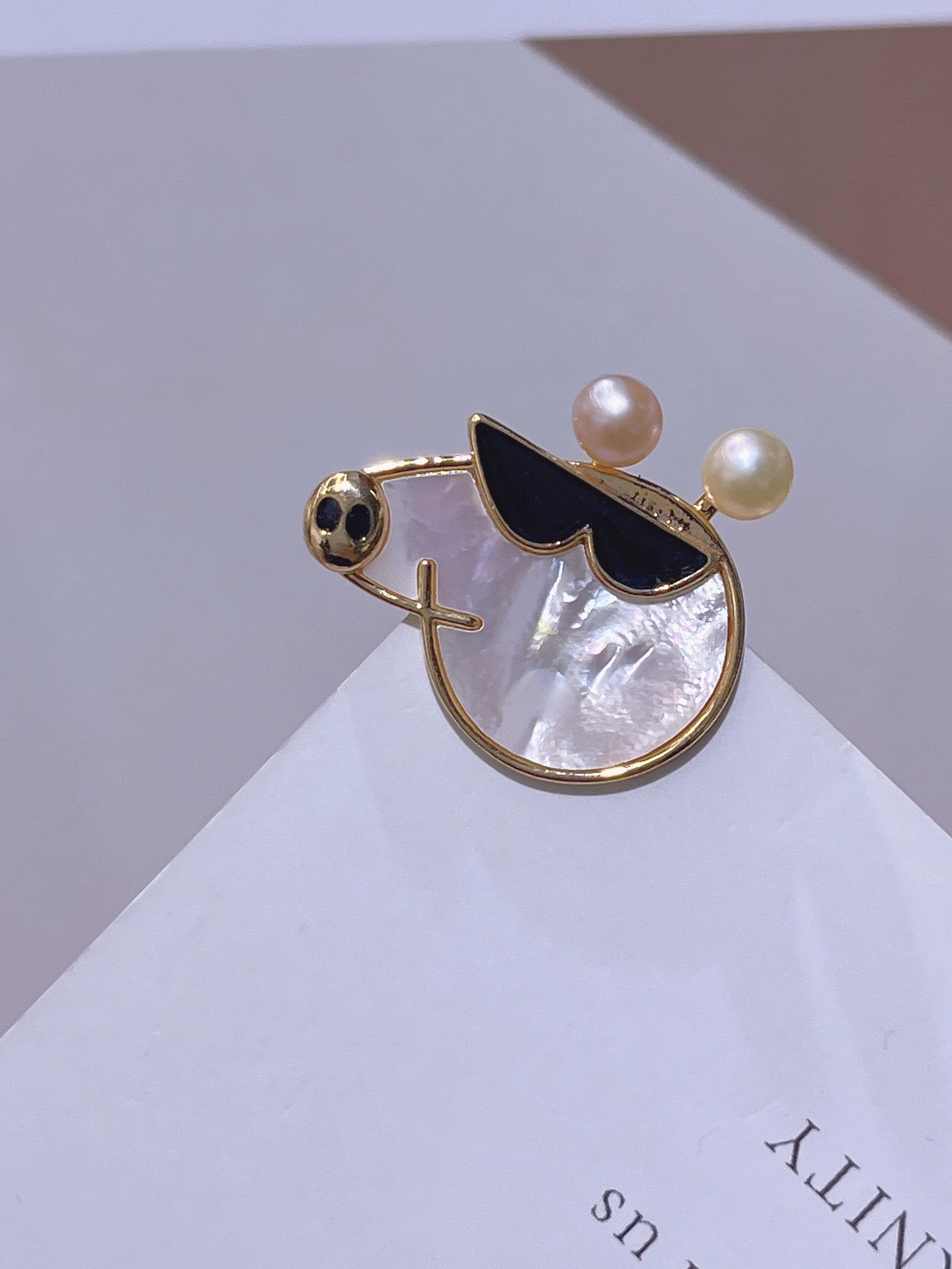 11890610 【DIY配件】贝母贝壳可爱小猪锆石胸针女别针珍珠胸花产品图