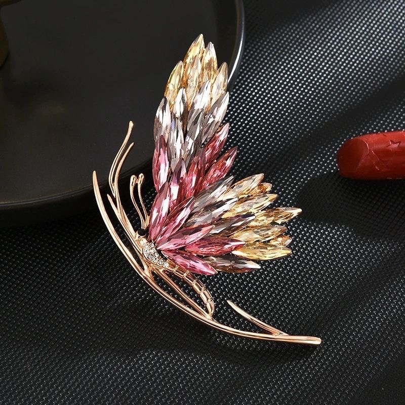 European and American simulated butterfly brooches, alloy three-dimensional diamond inlays, high-end brooches for women, crystal live brooch wholesale, brooches factory direct sales detail image 7