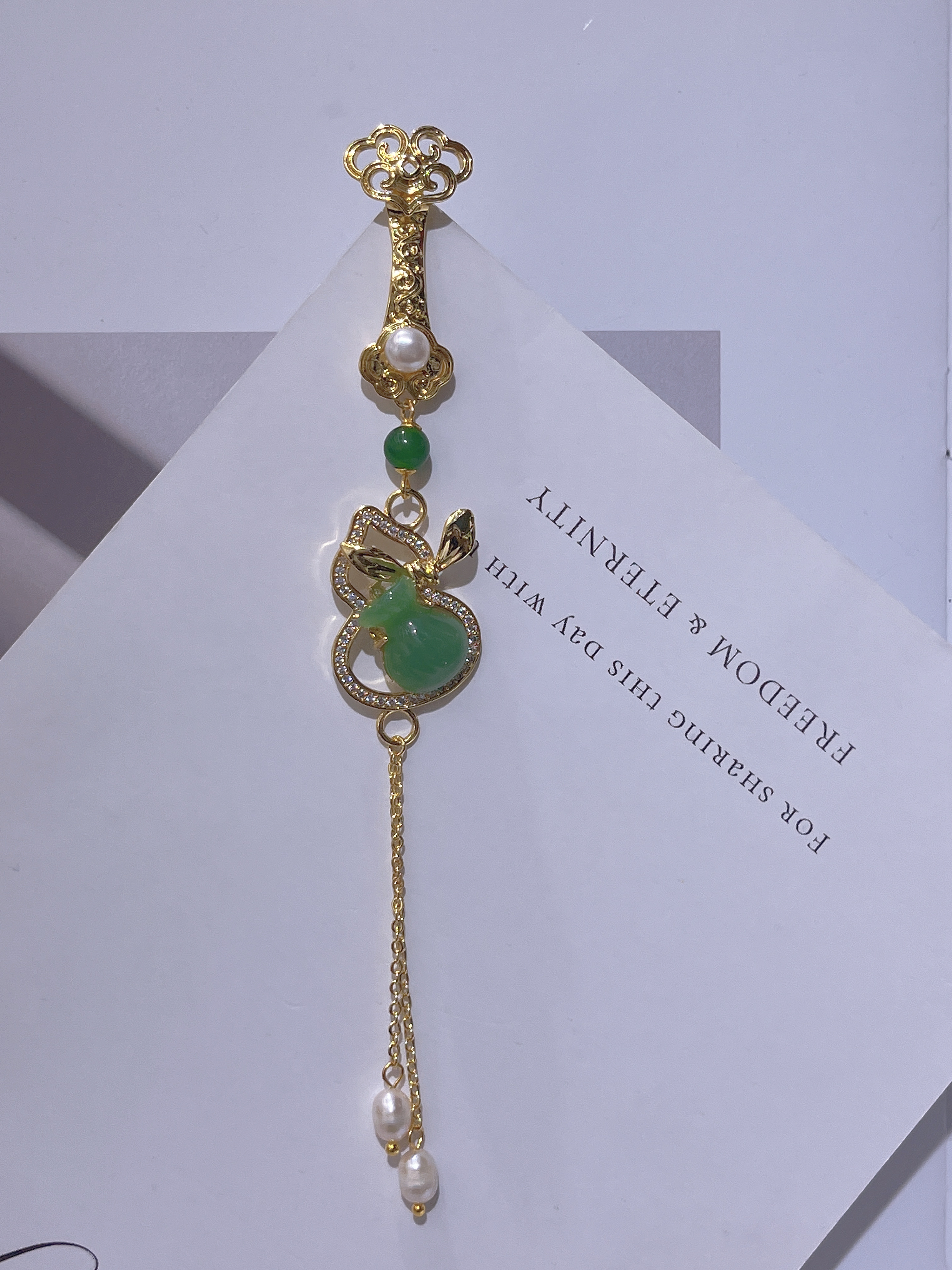 其他胸饰实物图