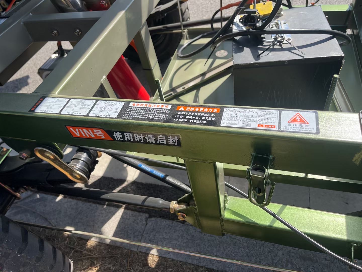 The Guangmi electric tricycle, a 1.8-meter self-unloading heavy-duty cargo short-distance transportation tricycle, is a popular internet-famous vehicle detail image 2