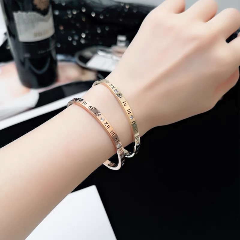 Simple Roman pattern diamond-encrusted women's titanium steel bracelet with gold-plated clasp, narrow version Specification image