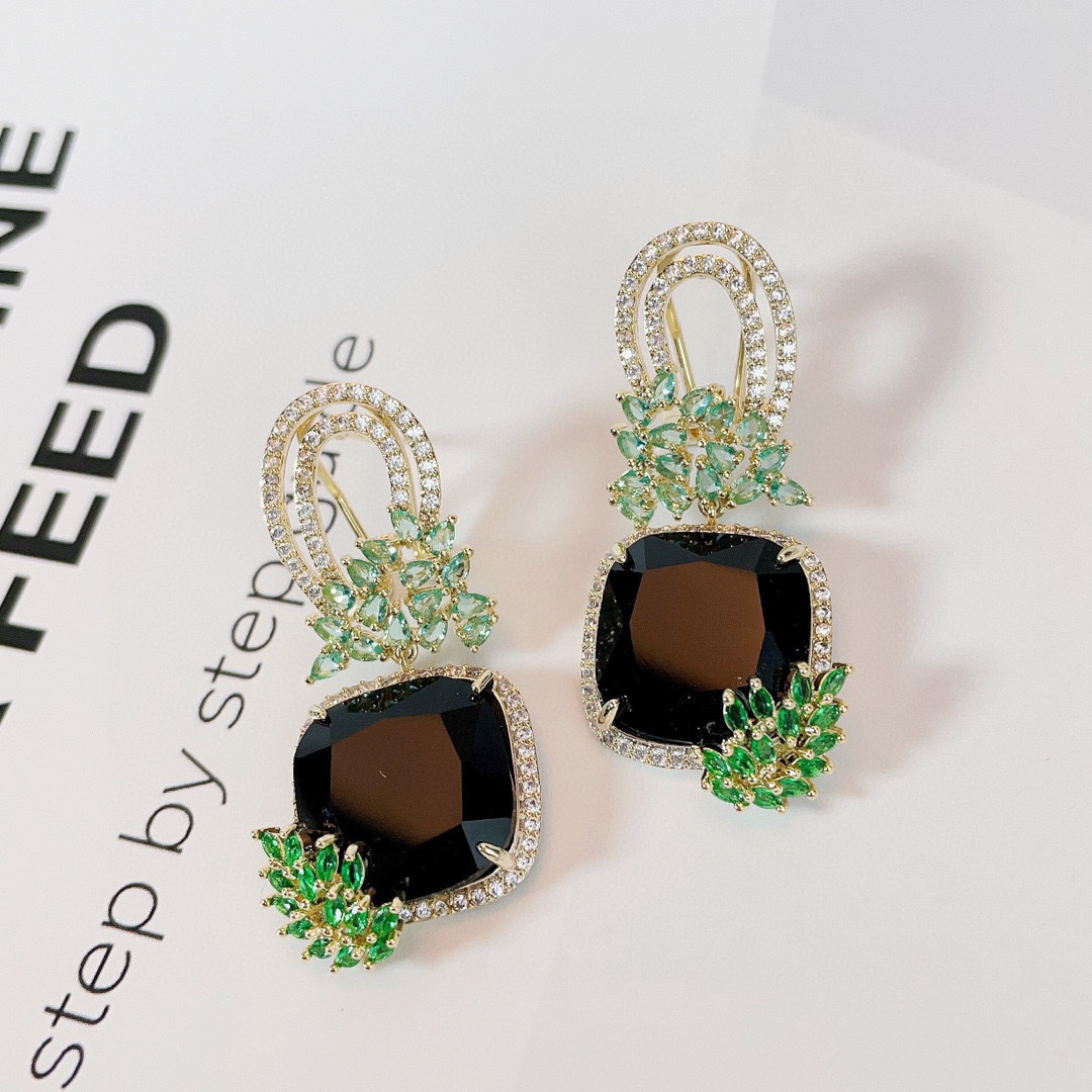 锆石耳环饰品 明星同款耳饰 炫彩耀眼 高级感满满 时尚潮流必备品详情图4