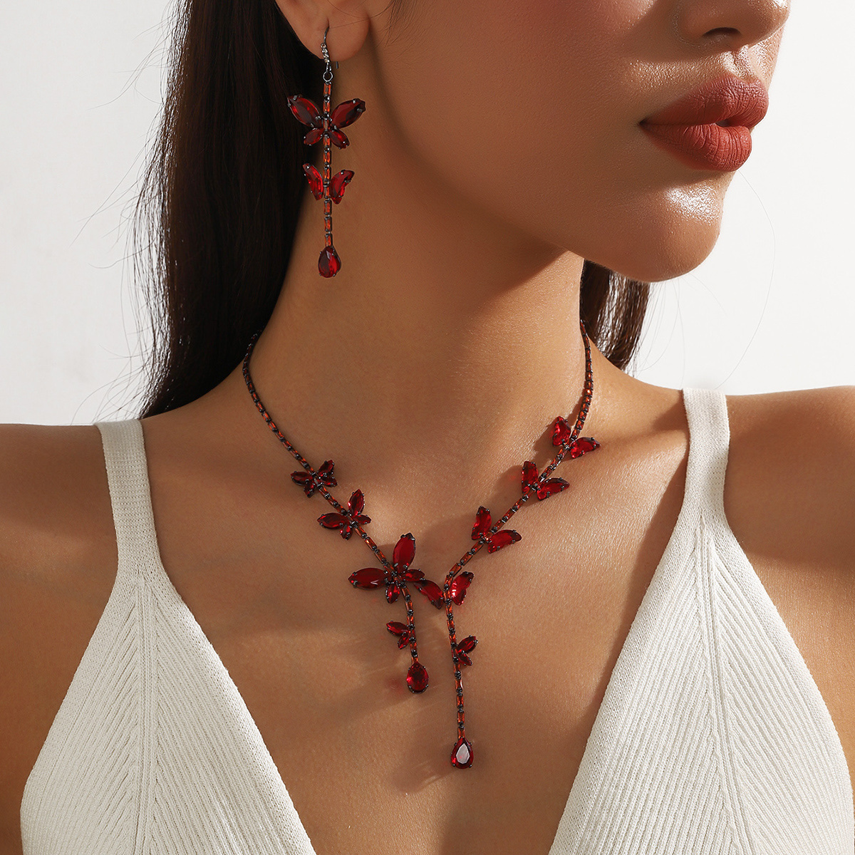 水晶锆石套链首饰套装 附赠陶瓷小耳钉 塑料耳圈养耳洞 高档锆石项链套装 闪耀光芒塑料耳圈养耳洞首饰套装锆石套链水晶锆石套