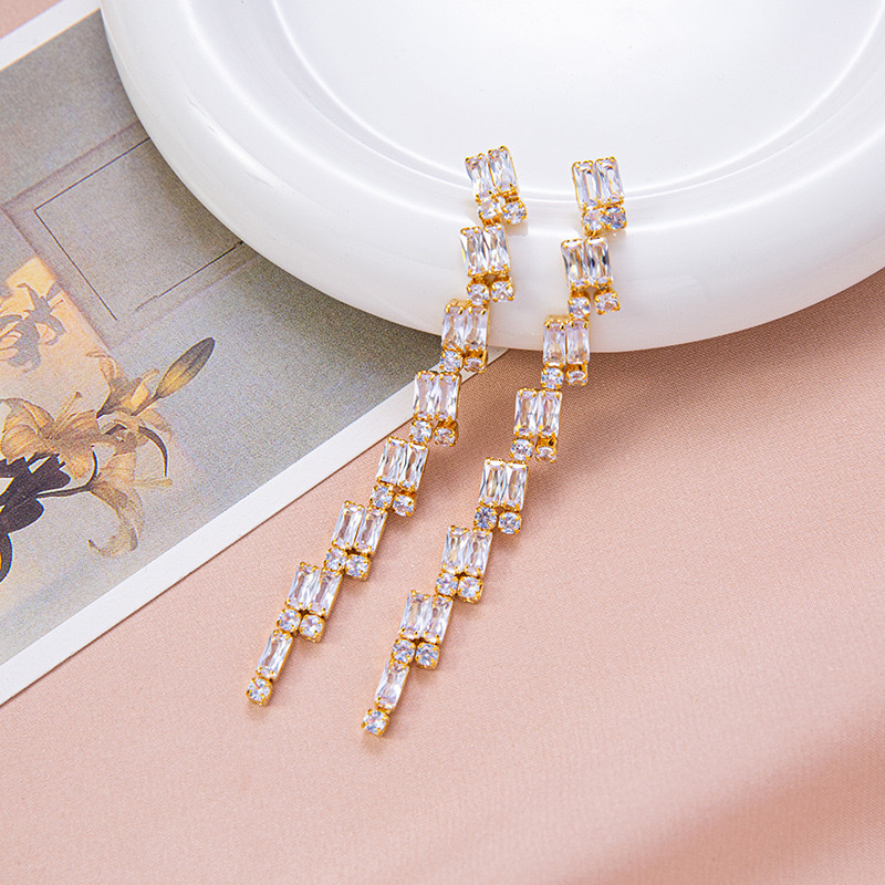 锆石耳环明星同款耳饰 高级感饰品 时尚潮流耳环 炫酷耀眼耳饰品详情图4