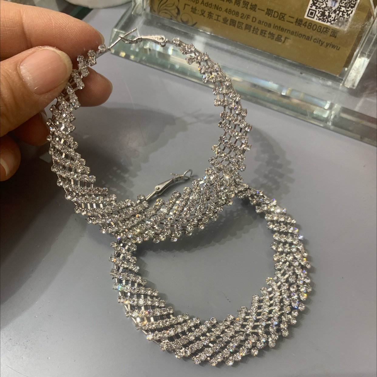 锆石耳环明星同款耳饰 高级感饰品 时尚潮流耳环 炫酷耀眼耳饰品 独特设计耳环细节图