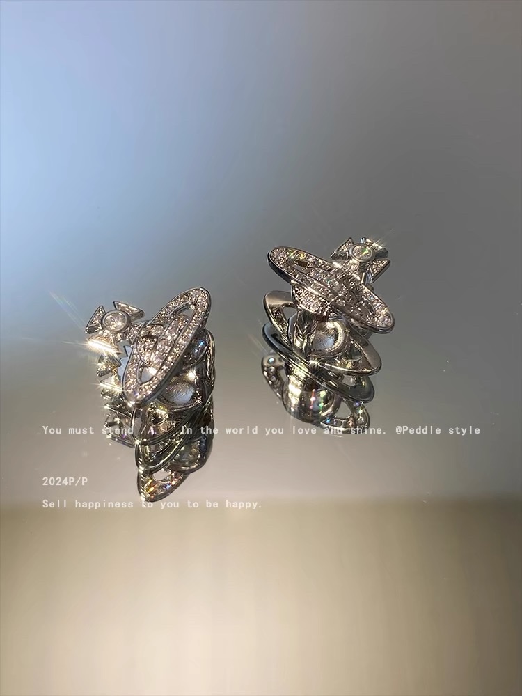 The new 2024 model of the "National Trend" earrings featuring super sparkle, full diamonds, Zircon Saturn ear buckles and stud earrings for women is a niche design with a light luxury and versatile style. The zircon earrings are the same as those worn by celebrities Item Picture