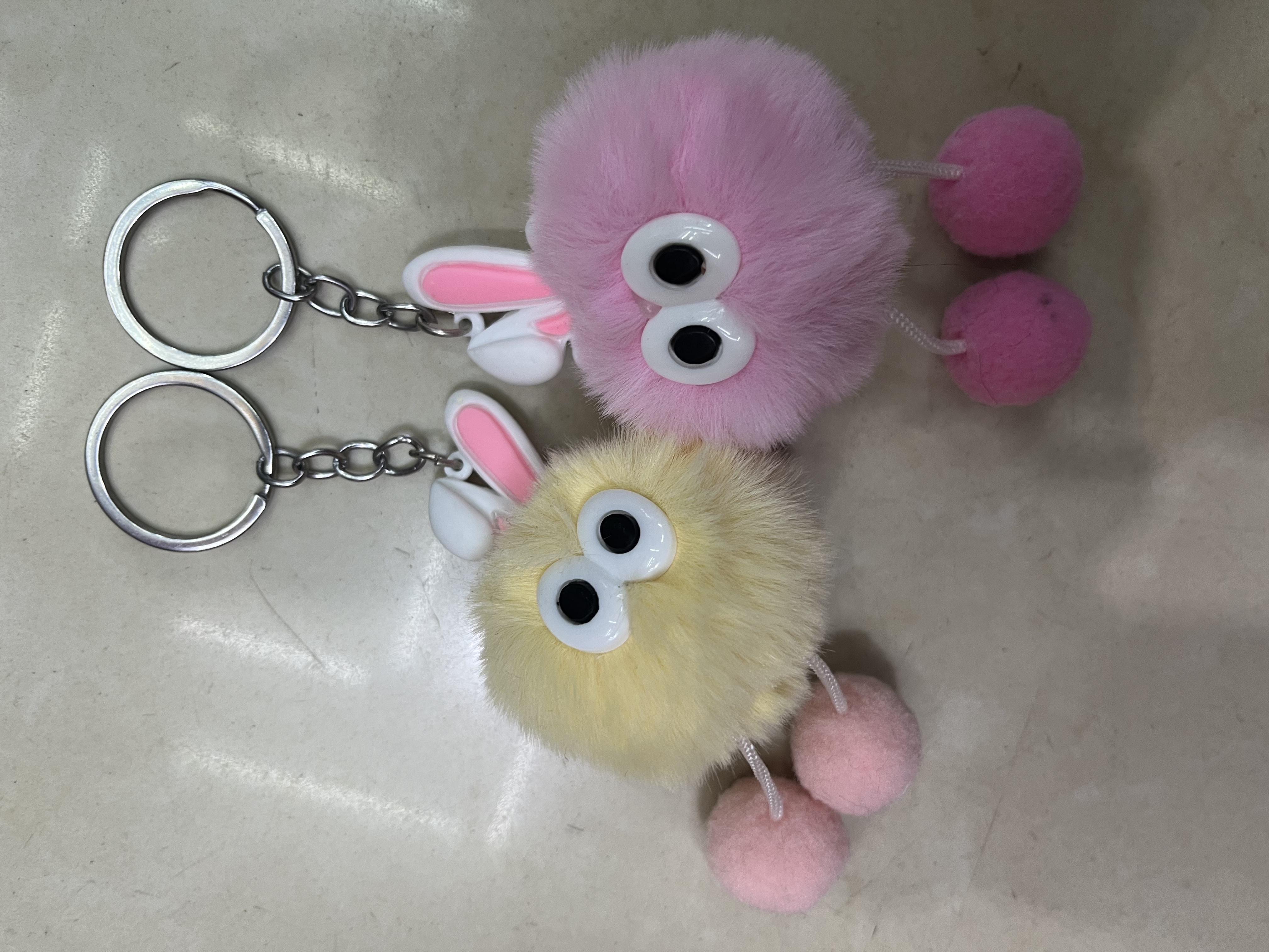 2024新款可爱女士钥匙扣防锈耐用 时尚潮流钥匙挂件毛绒挂件包包挂件详情图11