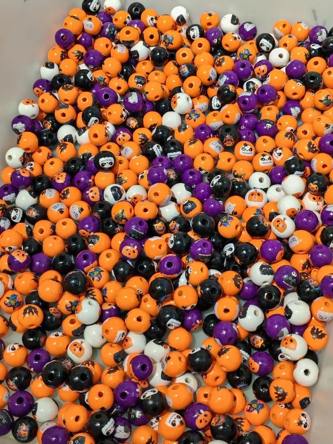 Wooden beads for Halloween, in stock, custom patterns available Application Scenario