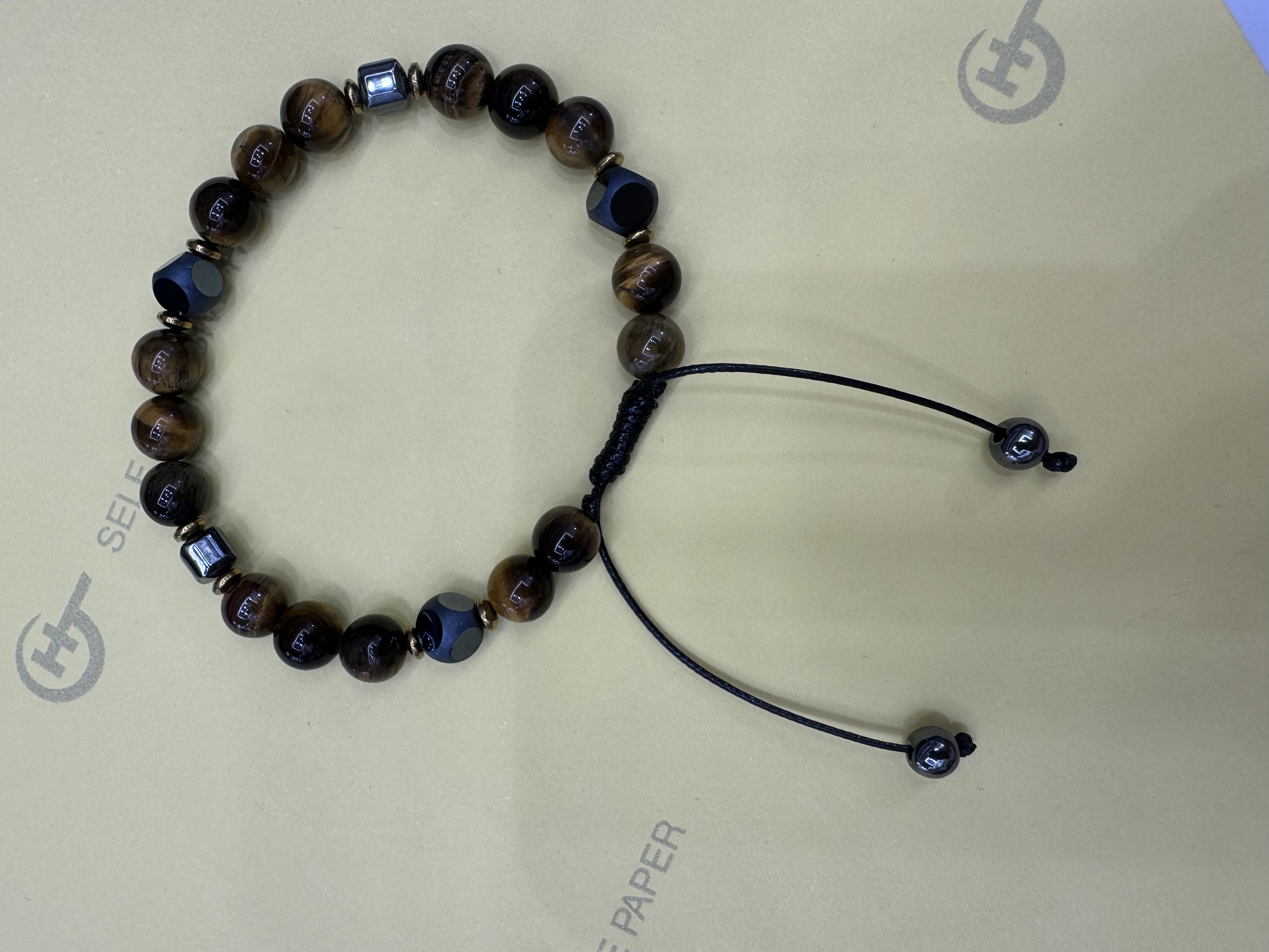 新款上市.独特设计 男士款手链.简约大方 高档气质 .天然石男款手链.虎眼石黑胆石.细节图