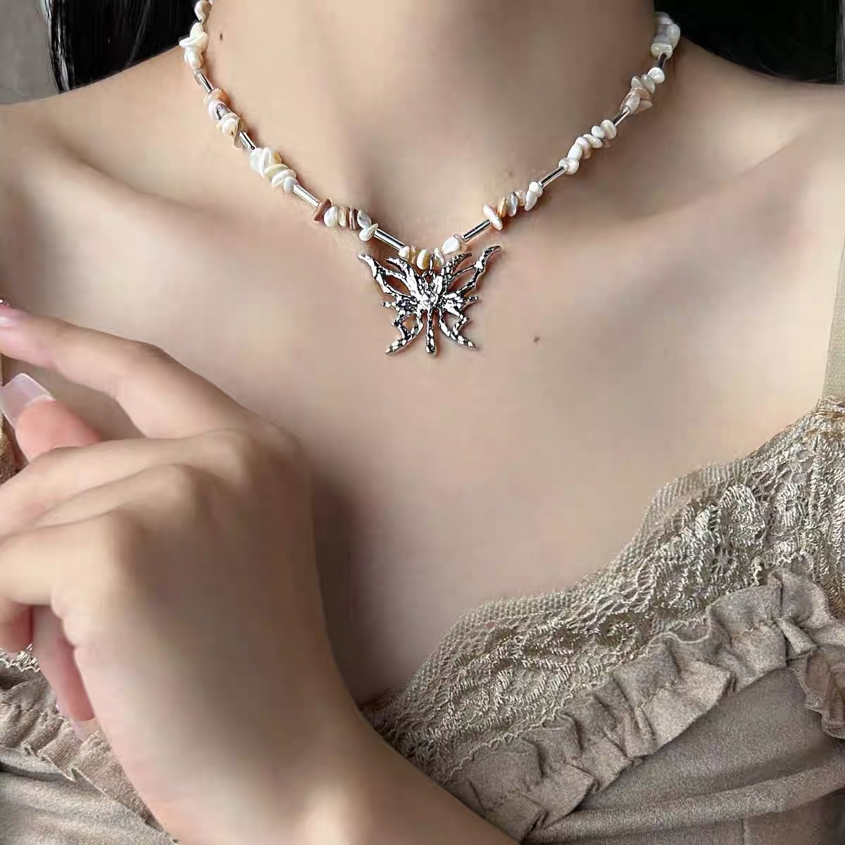 天然碎石蝴蝶项链配饰女锁骨链轻奢小众高级感颈链项链女短款