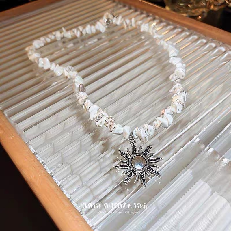 中国风太阳碎石项链文艺毛复古锁骨链优雅气质时尚衣链项饰女项链女短款产品图