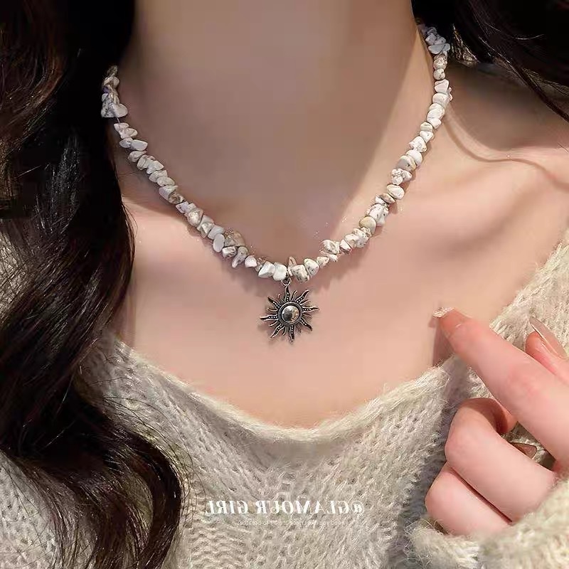 中国风太阳碎石项链文艺毛复古锁骨链优雅气质时尚衣链项饰女项链女短款细节图