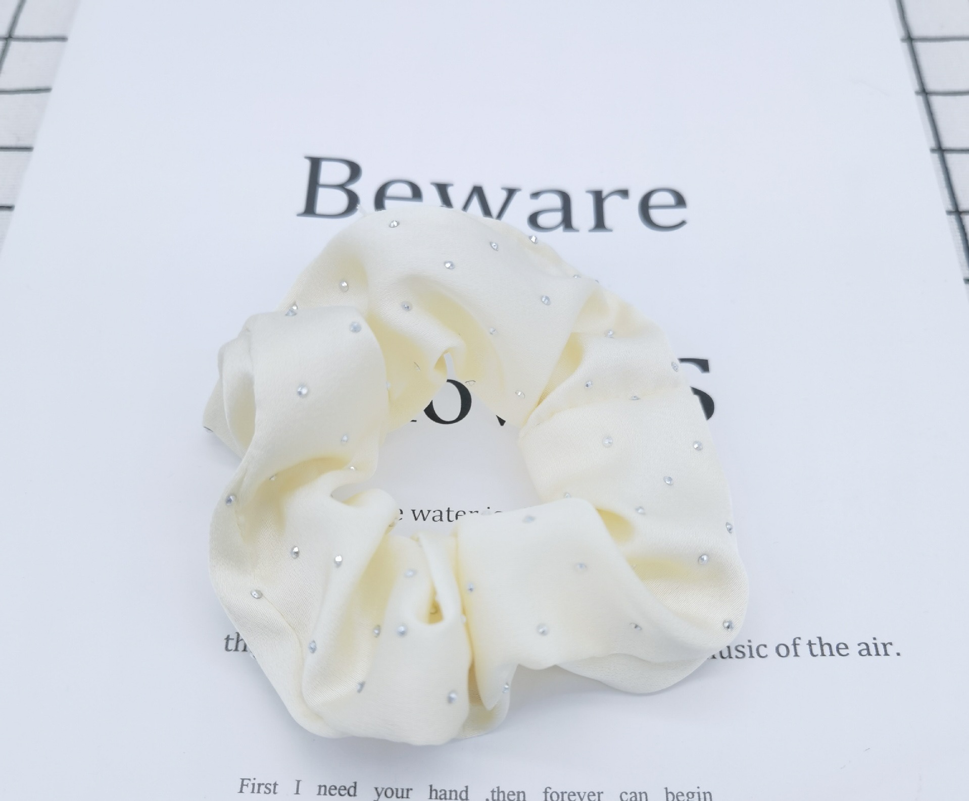 Wholesale of the new solid color hot diamond large intestine hair band fashion version hair accessory and hair rope for girls in the spring trend of 2024 detail image 7