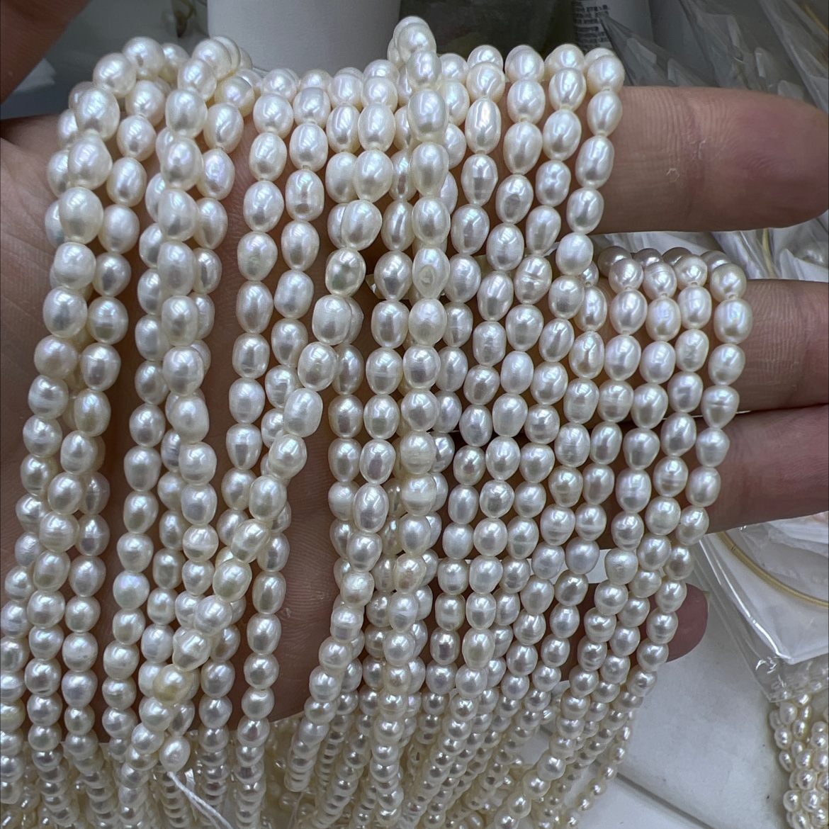Elegant Pearl 4mm Mom's style Xiaomi DIY beaded collarbone chain Application Scenario