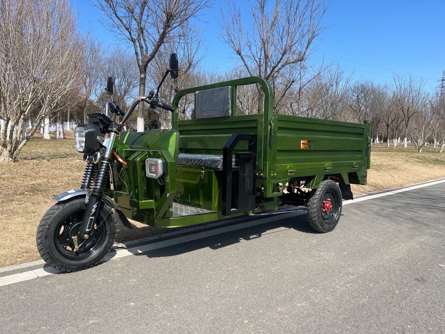 The Guangmi electric tricycle, a 1.8-meter self-unloading heavy-duty cargo short-distance transportation tricycle, is a popular internet-famous vehicle details Picture