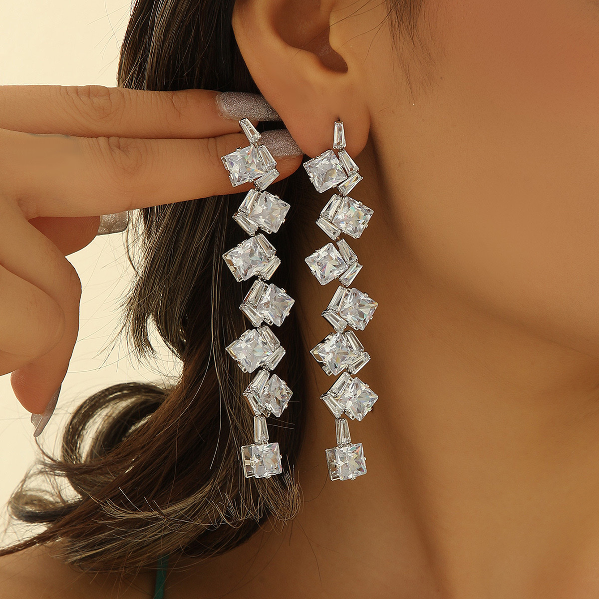 铜锆石耳环 时尚潮流个性耳饰 高级感耳环 欧美时尚耳饰 外贸详情图5