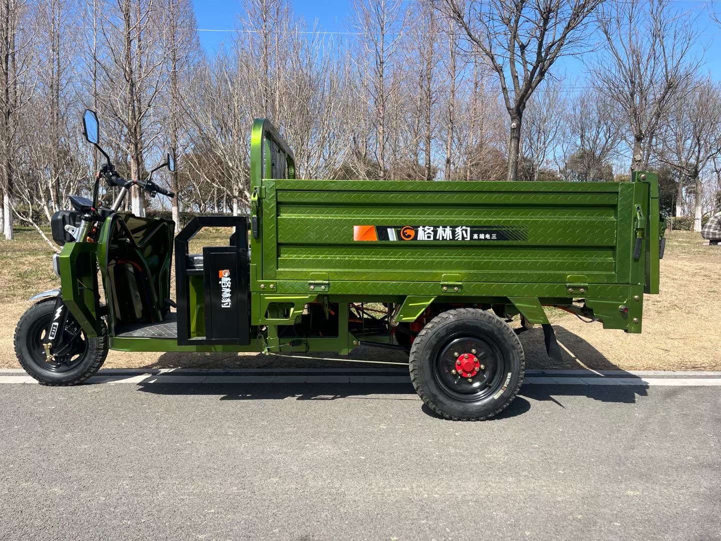 The Guangmi electric tricycle, a 1.8-meter self-unloading heavy-duty cargo short-distance transportation tricycle, is a popular internet-famous vehicle detail image 7