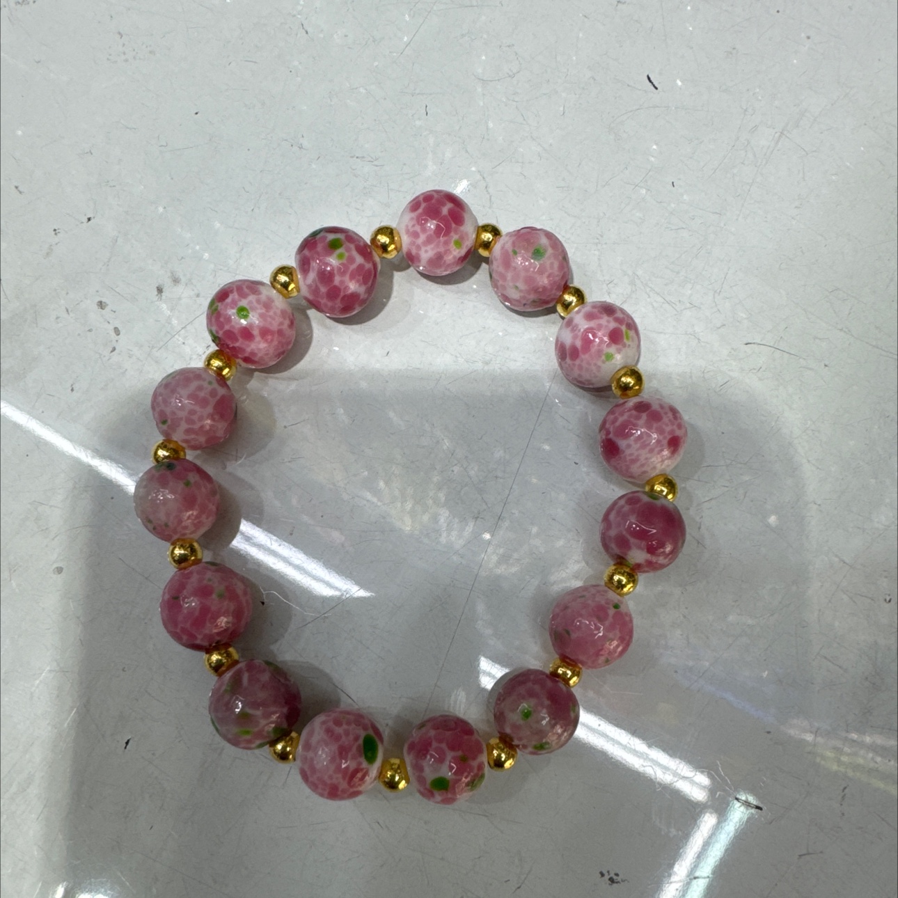 经典粉色琉璃女短款 手链、优雅百搭 简约时尚 精致典雅 高质量琉璃精美礼盒包装手链