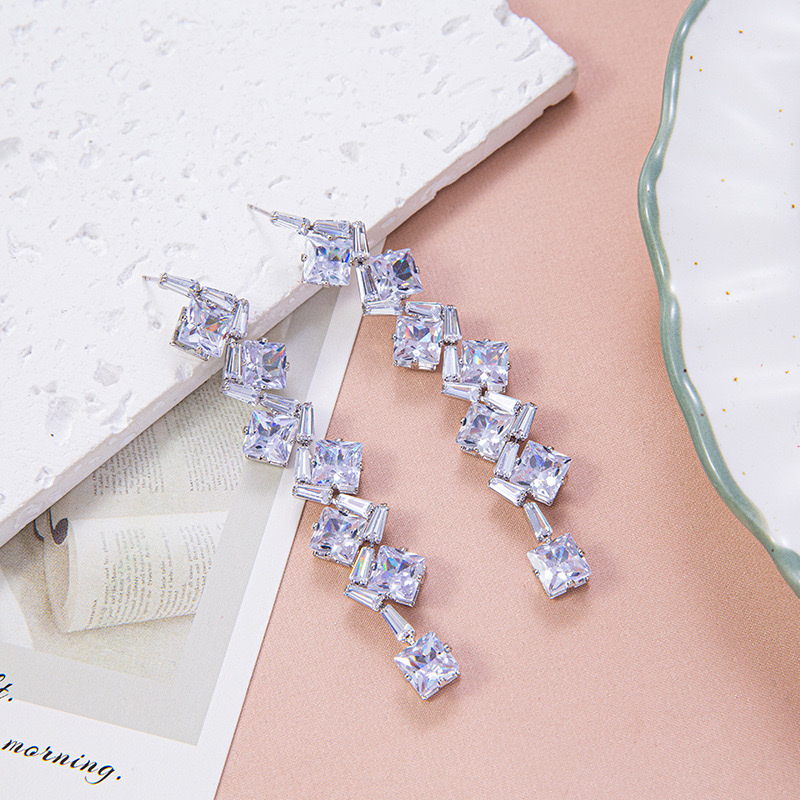 铜锆石耳环 时尚潮流个性耳饰 高级感耳环 欧美时尚耳饰 外贸详情图4