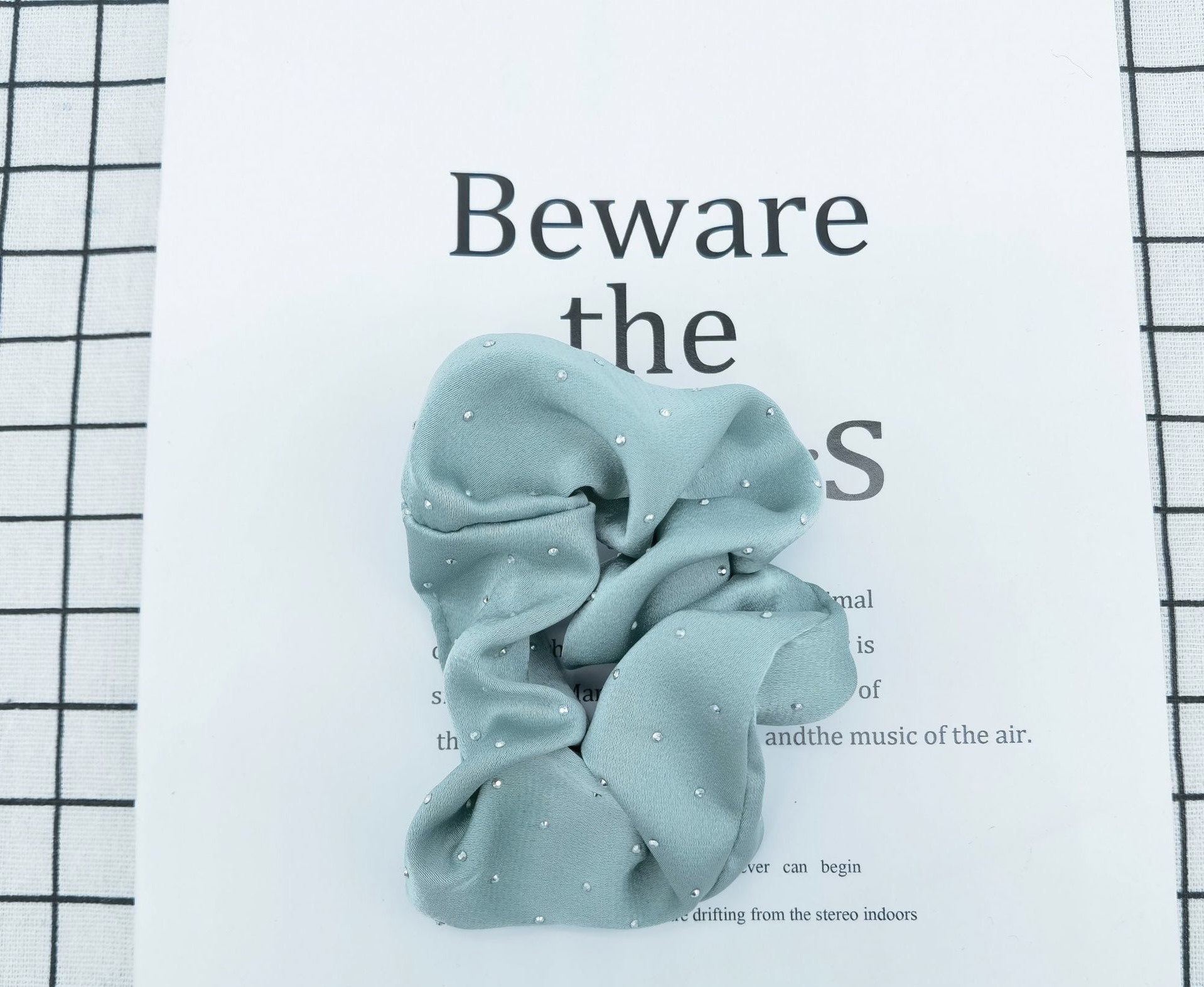 Wholesale of the new solid color hot diamond large intestine hair band fashion version hair accessory and hair rope for girls in the spring trend of 2024 detail image 6