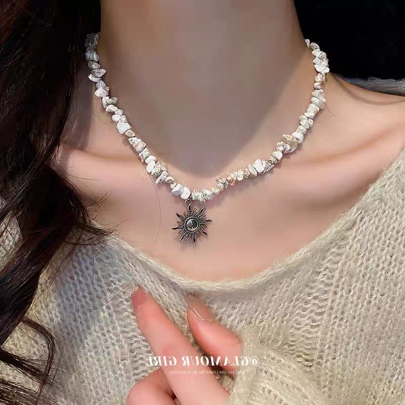 中国风太阳碎石项链文艺毛复古锁骨链优雅气质时尚衣链项饰女项链女短款