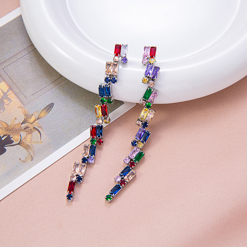 锆石耳环明星同款耳饰 高级感饰品 时尚潮流耳环 炫酷耀眼耳饰品细节图