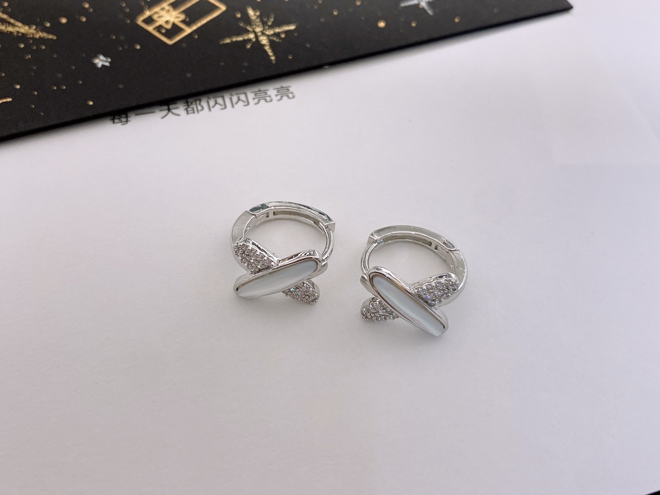 锆石耳环饰品 同款耳饰 时尚潮流耳环 炫彩璀璨耳饰 高级感女士首饰详情图3