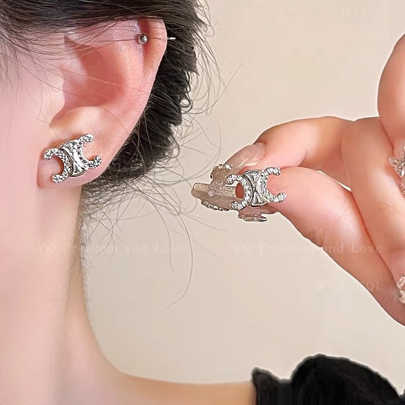 "National trend light Luxury Arc de Triomphe pearl earrings for Women 2023 Zircon Little Chanel style, niche design sense, high-end commuting stud earrings, stud earrings, Zircon earrings, star-style stud earrings, Little Chanel Double C pearl silver needle stud earrings for women, light. Specification image
