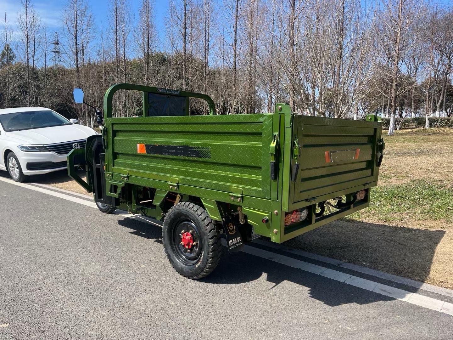 The Guangmi electric tricycle, a 1.8-meter self-unloading heavy-duty cargo short-distance transportation tricycle, is a popular internet-famous vehicle detail image 6