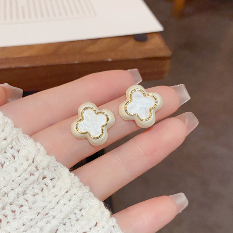 Flower-drop oil fashionable and versatile stud earrings, high-end accessories, simple and fashionable stud earrings, exquisite stud earrings, ladies' style Specification image
