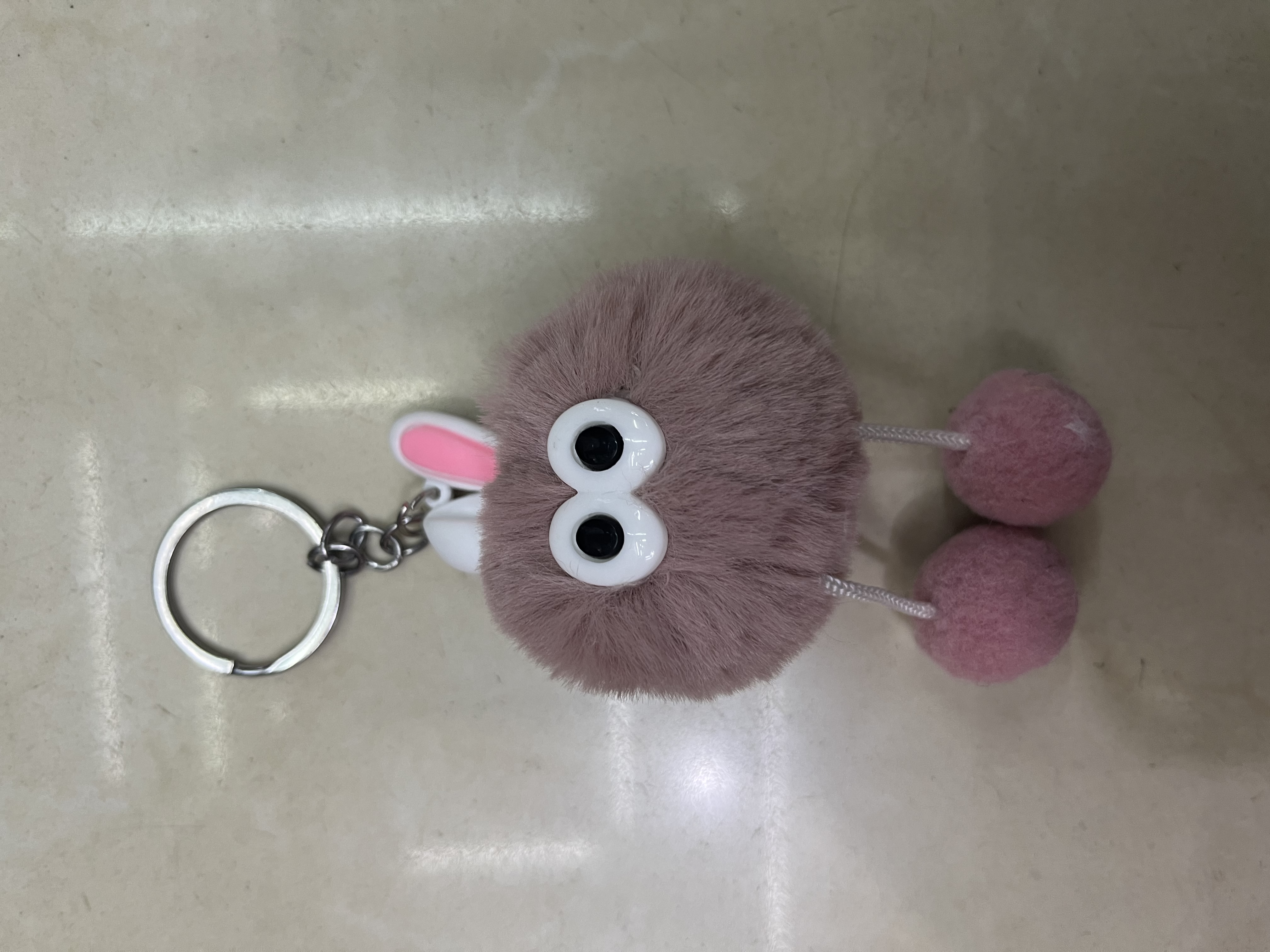 2024新款可爱女士钥匙扣防锈耐用 时尚潮流钥匙挂件毛绒挂件包包挂件详情图2