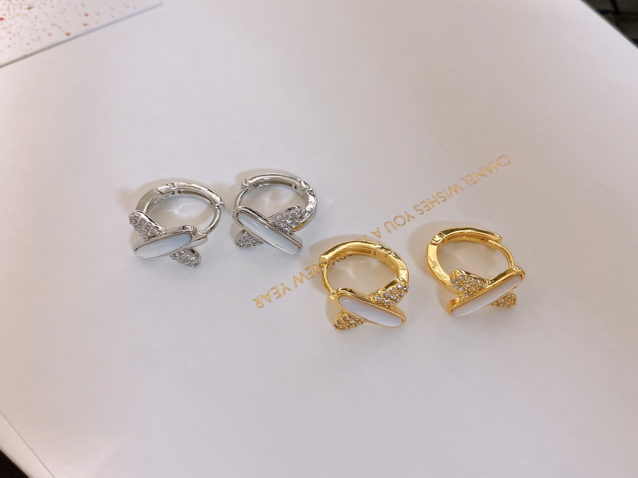 锆石耳环饰品 同款耳饰 时尚潮流耳环 炫彩璀璨耳饰 高级感女士首饰白底实物图