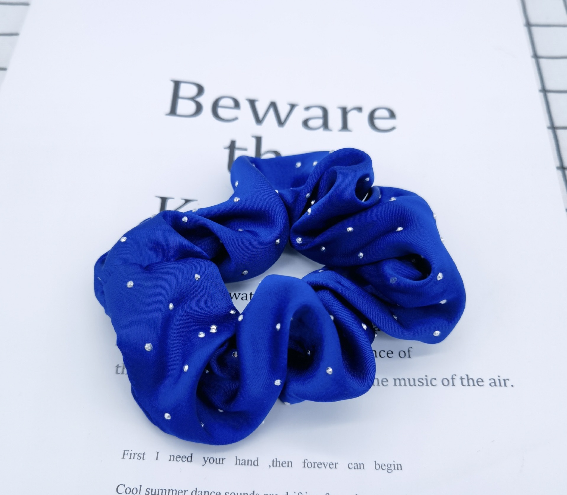 Wholesale of the new solid color hot diamond large intestine hair band fashion version hair accessory and hair rope for girls in the spring trend of 2024 detail image 5