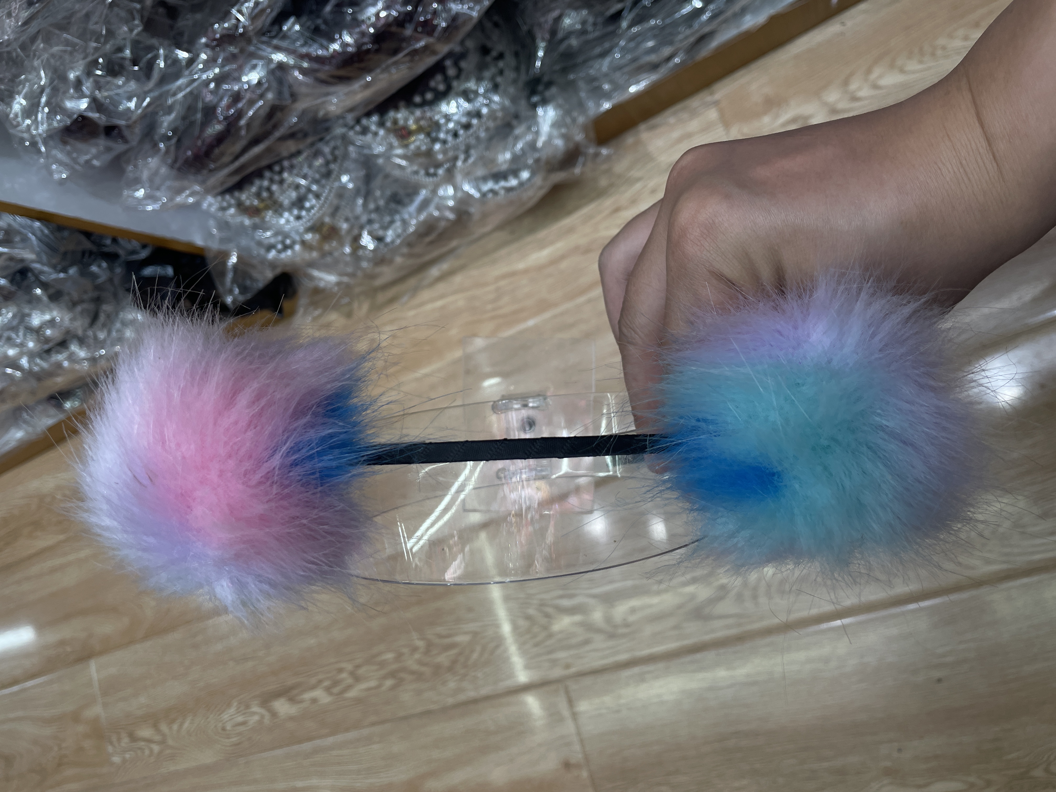 小女孩专用羊角发箍 塑料透明质地 发光发箍 韩版可爱发饰 夜晚亮眼抢眼球小女孩长毛绒毛球发箍女孩发箍发箍女孩发箍发箍发箍产品图