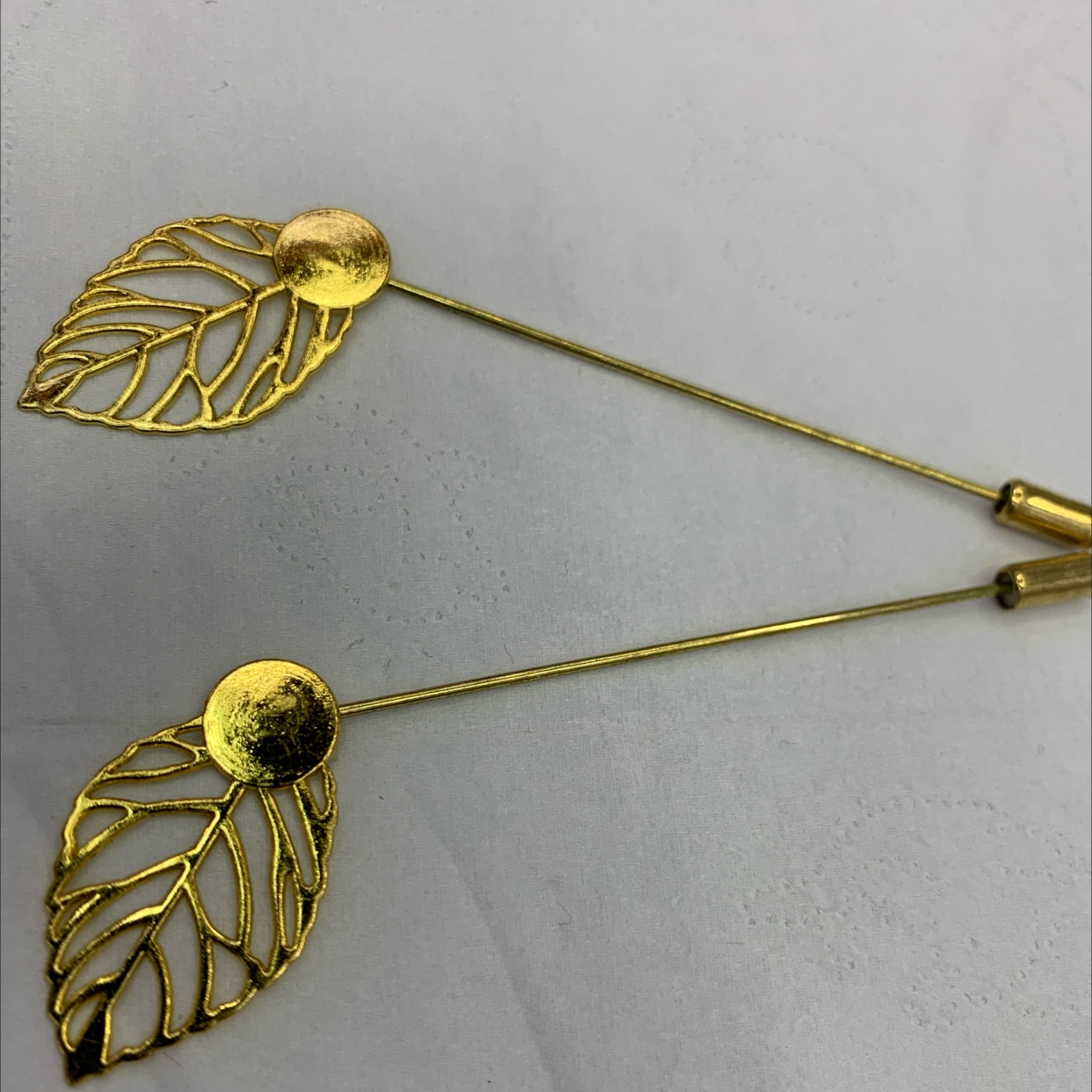 Handmade DIY accessory material package: pins, brooches, buttons, sweater buttons, pins, safety pins, brooches, flower bases