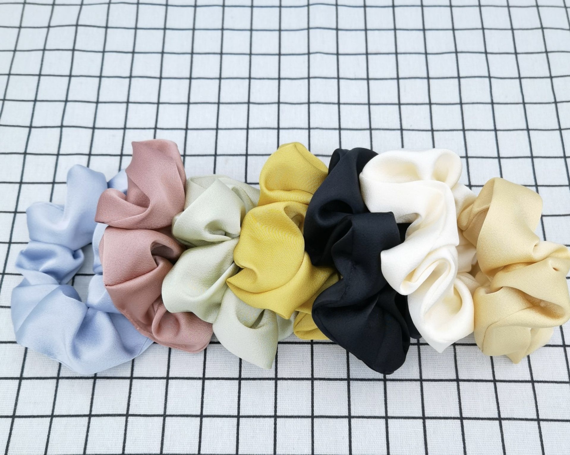 Wholesale of the new solid color hot diamond large intestine hair band fashion version hair accessory and hair rope for girls in the spring trend of 2024