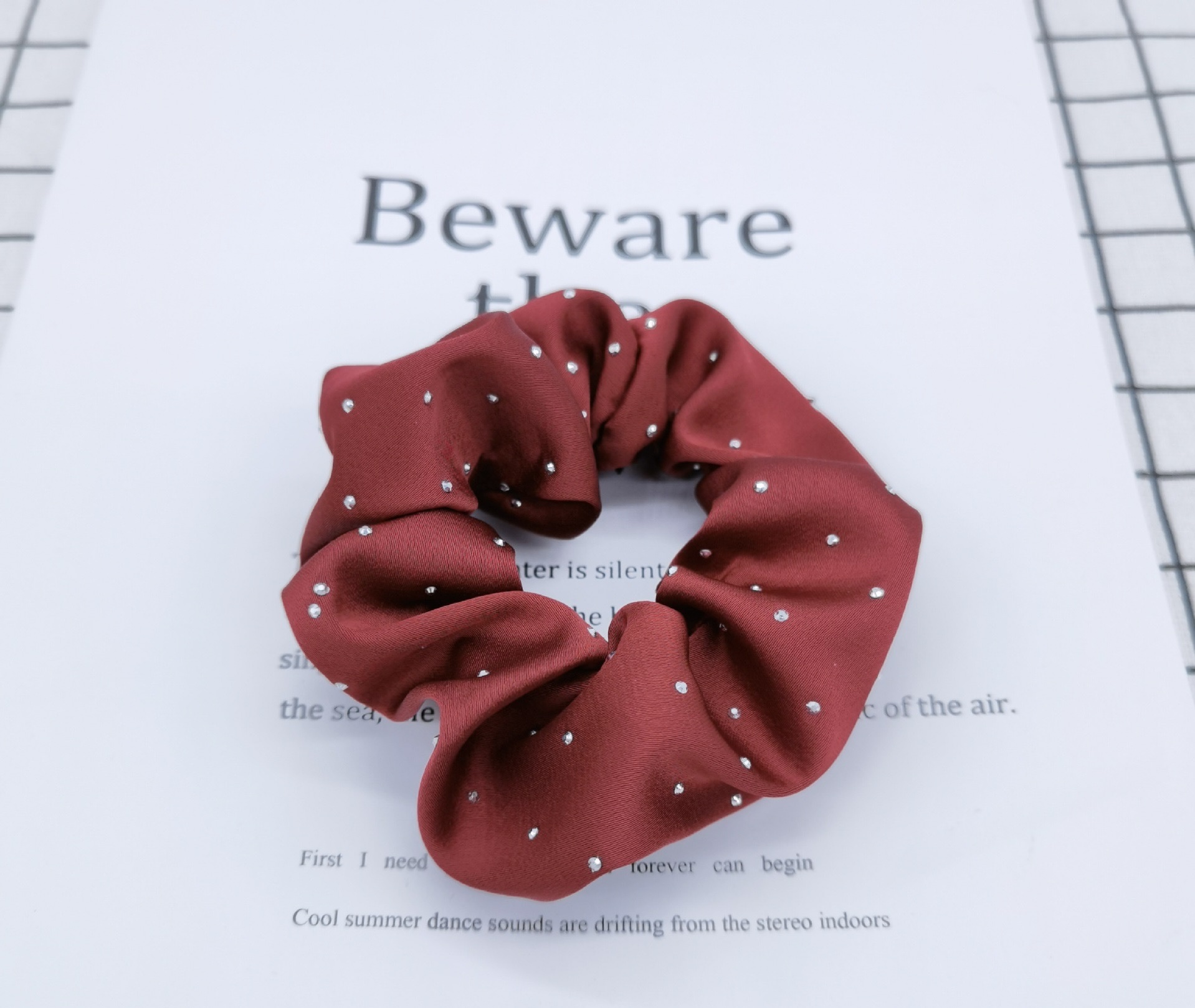 Wholesale of the new solid color hot diamond large intestine hair band fashion version hair accessory and hair rope for girls in the spring trend of 2024 Specification image