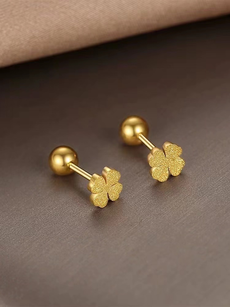 时尚钛钢磨砂四叶花耳骨钉，气质百搭睡觉免摘拧螺丝耳钉钛钢保色