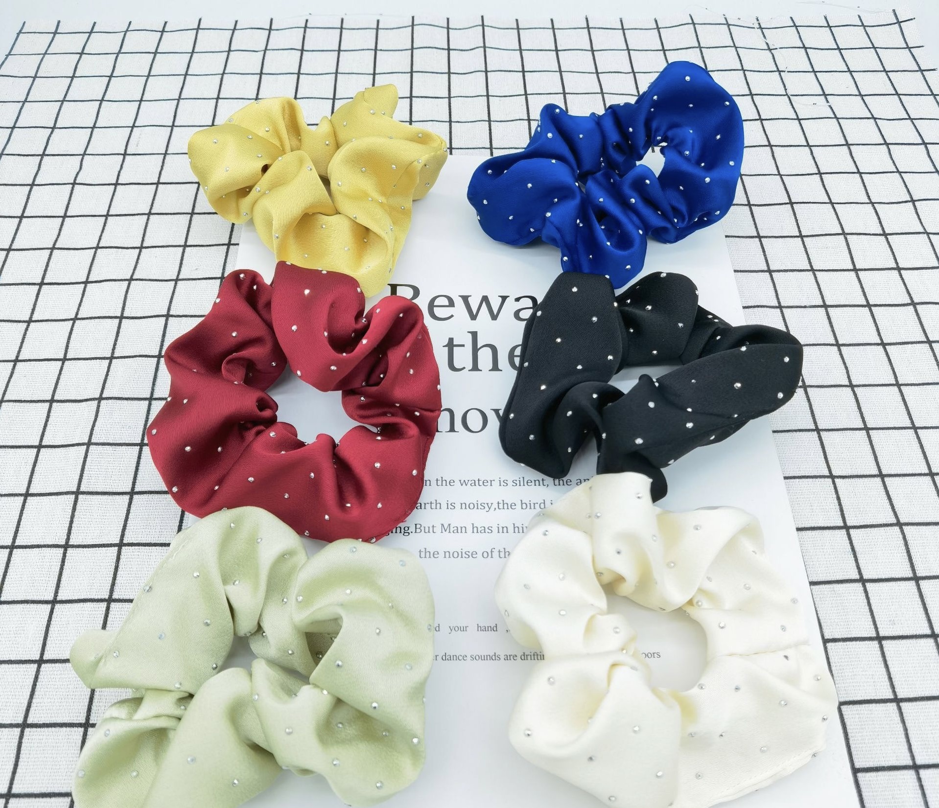 Wholesale of the new solid color hot diamond large intestine hair band fashion version hair accessory and hair rope for girls in the spring trend of 2024 details Picture