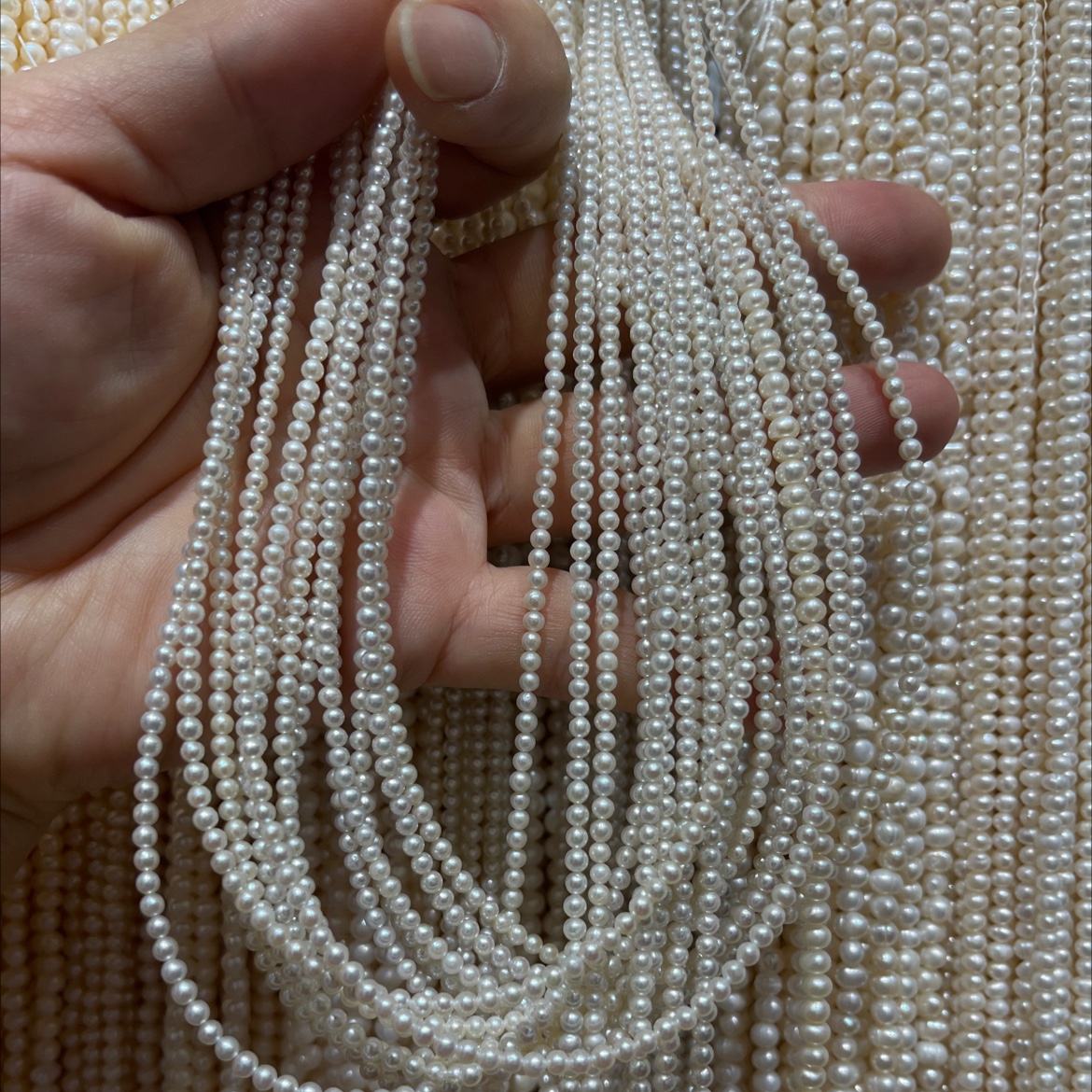 淡水天然珍珠项链、跨境电商供货款。网络热卖款。外贸出口，厂家直销。珍珠耳钉饰品细节图