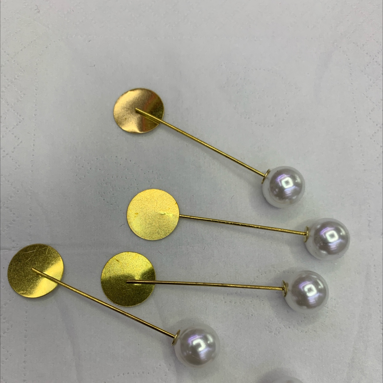 Handmade DIY accessory material package: pins, brooches, buttons, sweater buttons, pins, safety pins, brooches, flower bases, pins